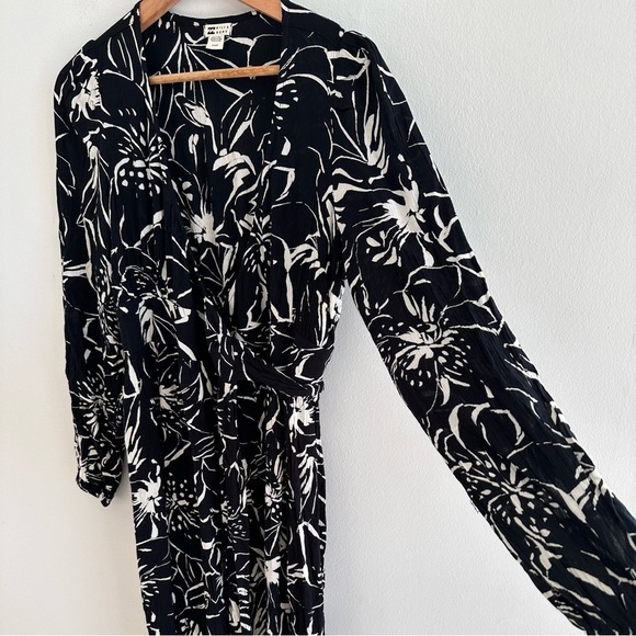 Billabong nine lives black printed maxi wrap dress size medium - Picture 4 of 6